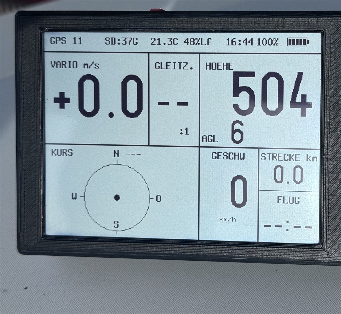 fliteai Vario in direkter Sonne: das reflektive Display ist gestochen scharf ablesbar